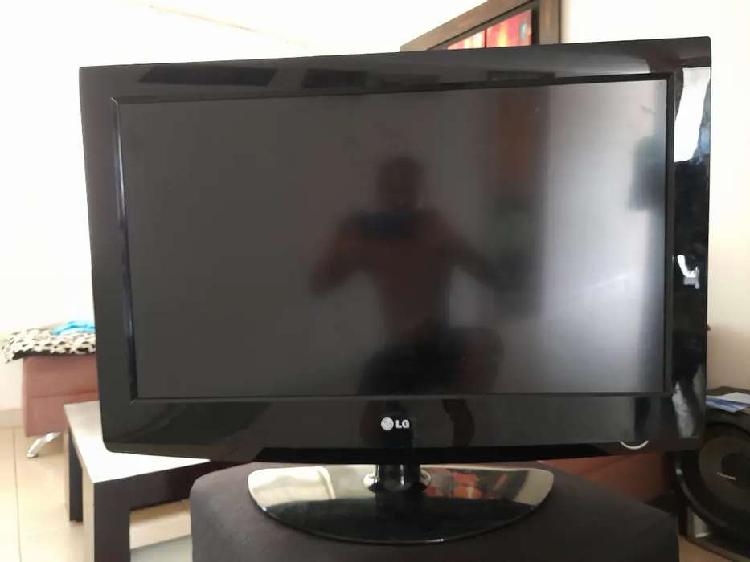 Se vende tv lg LCD de 32 "