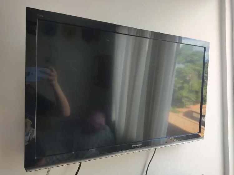 Televisor Panasonic de 32 pulgadas con soporte