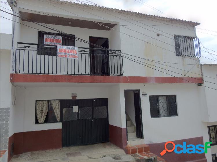 ARRIENDO APARTAMENTO PISO 2 BARRIO 20 DE JULIO