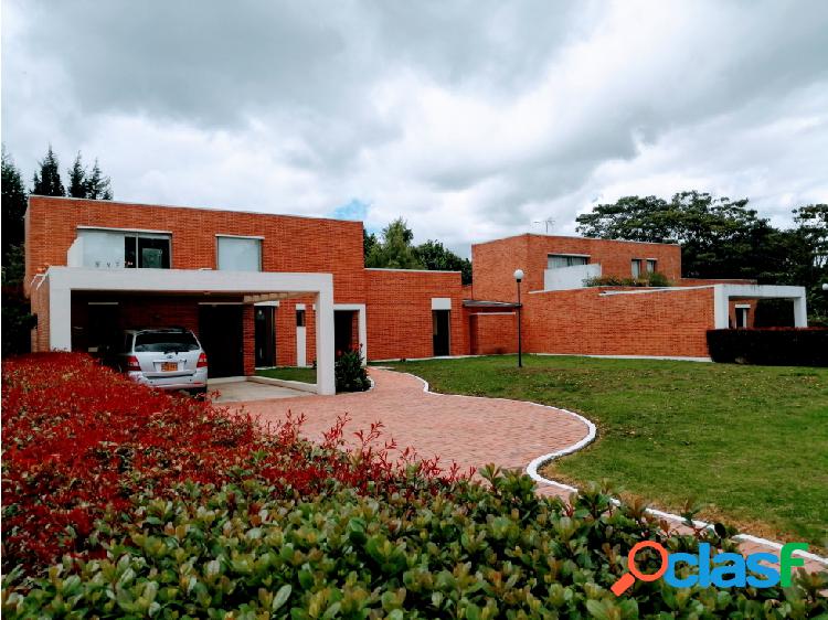 CASA PARA LA VENTA EN HACIENDA SAN SIMON BOGOTA