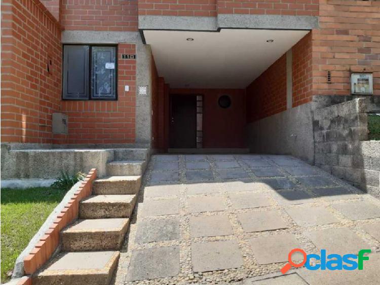 Casa en arriendo envigado sector loma del escobero