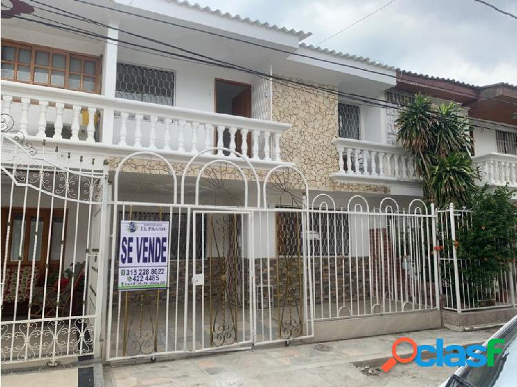 SE VENDE CASA EN URBANIZACIÓN VILLA UNIVERSITARIA.