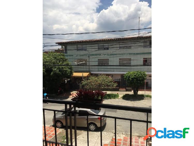 SE VENDE CASA PH 2 Piso, CALAZANS CON MUCHO POTENCIAL SIN