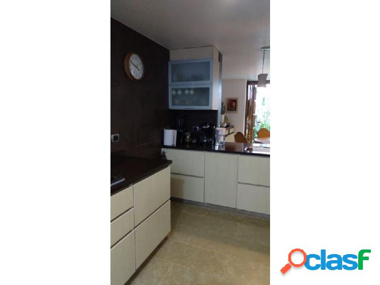 SE VENDE MUY BUENA CASA EN UNIDAD EN ENVIGADO CERCA A CIAL