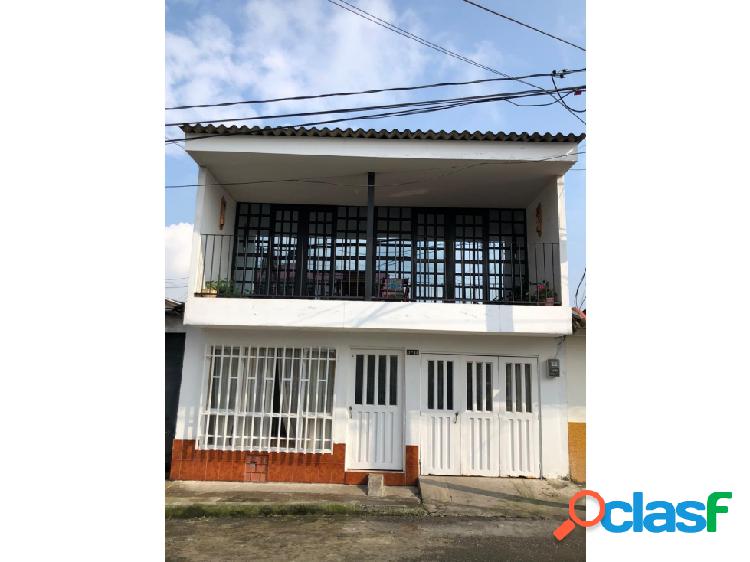 Se Vende o Se Permuta Casa en el Barrio la Pista Circasia