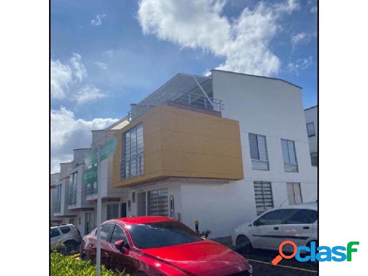 VENDO CASA EN BULEVAR DE LAS VILLAS PEREIRA