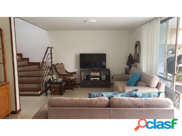 Venta casa unifamiliar 2 niveles en unidad en Benedictinos,