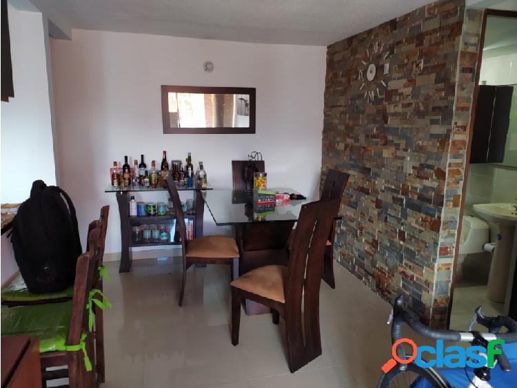 Venta de apartamento en Loma de los Bernal, Medellín