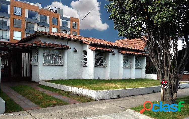 venta de Casa en Nueva Autopista(Bogota) SG CO: 20-718