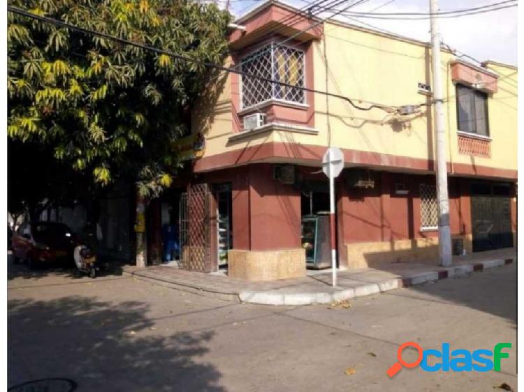 Oportunidad Casa de esquina de 2 pisos en el Barrio La