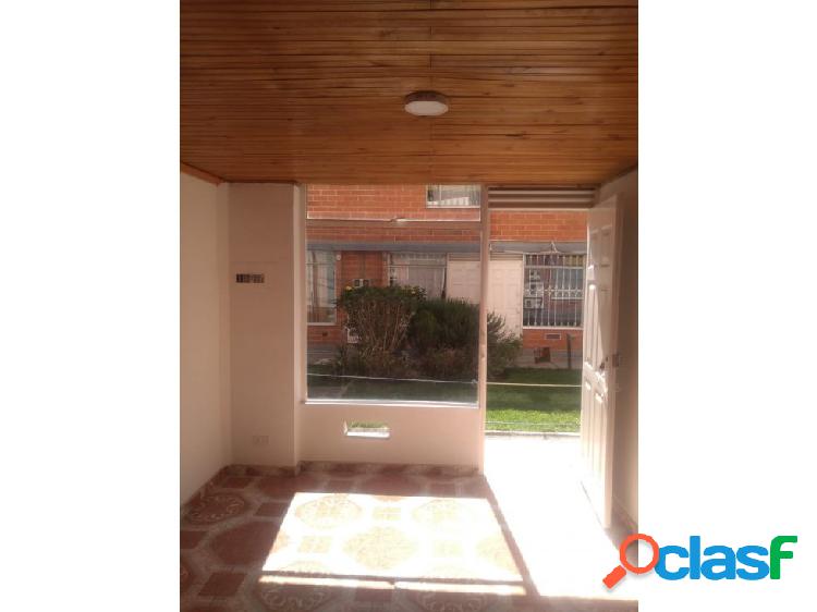 SE VENDE CASA EN BOSA RECREO DE TRES HABITACIONES