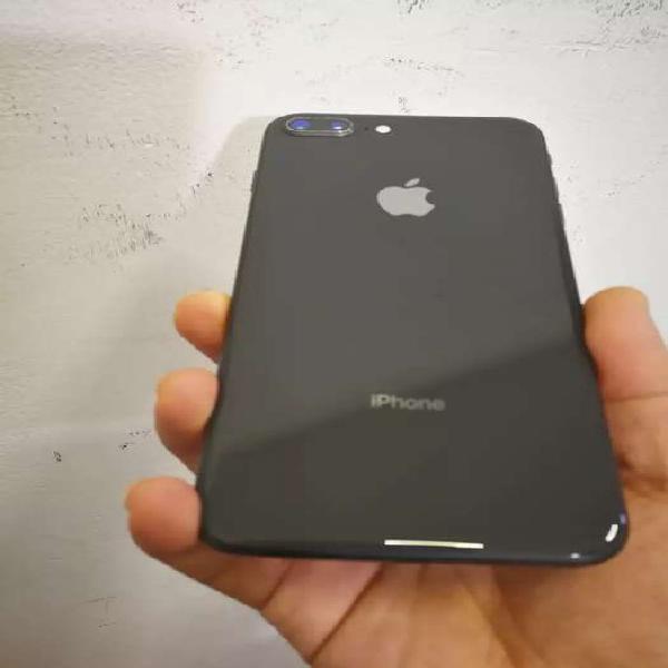 Vendo hermoso iPhone 8 plus negro