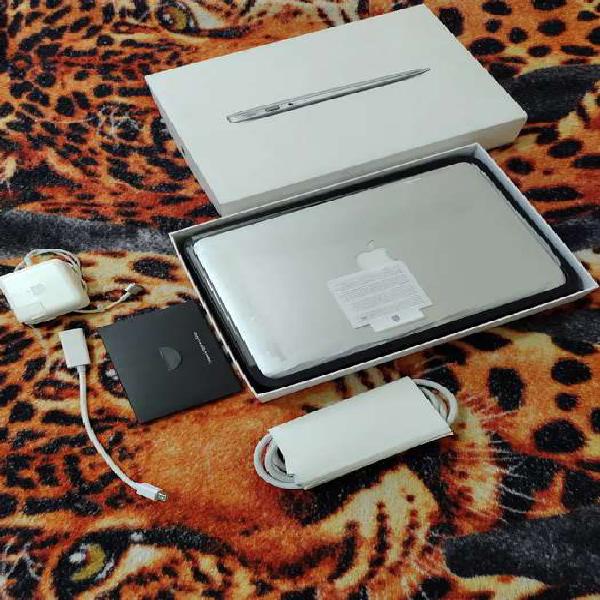 Vendo o cambio MacBook air 2012 en caja con su cargador