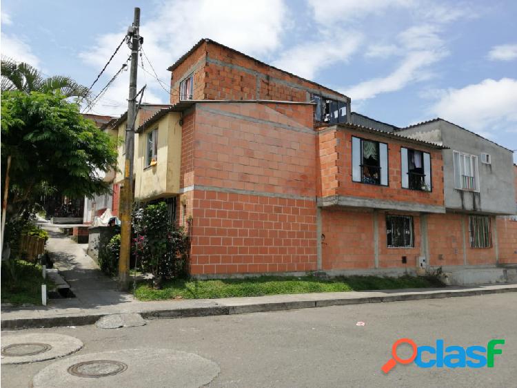 CASA ESQUINERA EN VENTA, HACIENDA CUBA