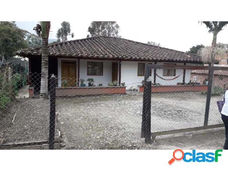 LINDA FINCA EN VENTA EN LA VEREDA AGUAS CLARAS VIA EL CARMEN