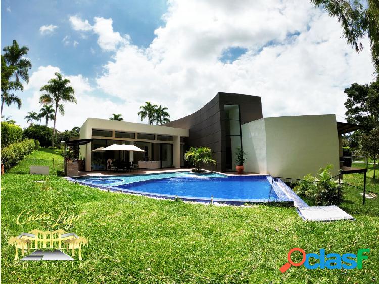 Venta De Lujosa y Moderna Casa Campestre en Cerritos|