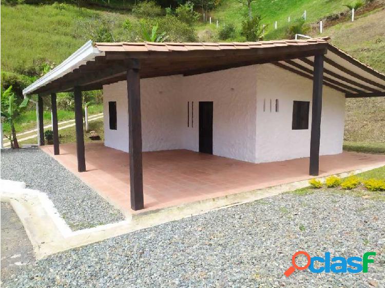 Venta Linda Casa Vía El Peñol - Guatape Antioquia
