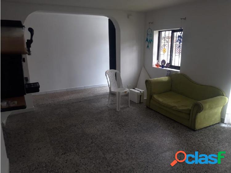 se arrienda apartaestudio en Laureles