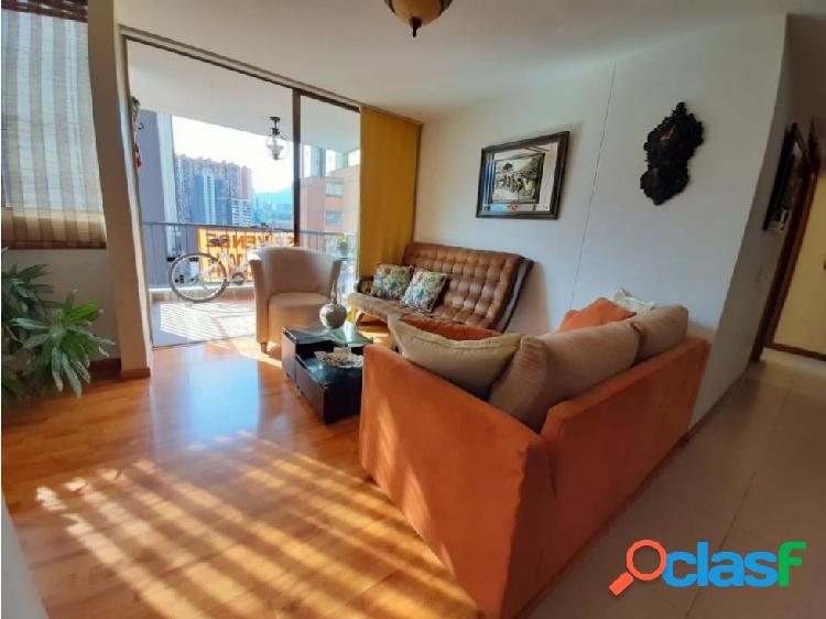 Apartamento en Sabaneta, con vista panorámica.