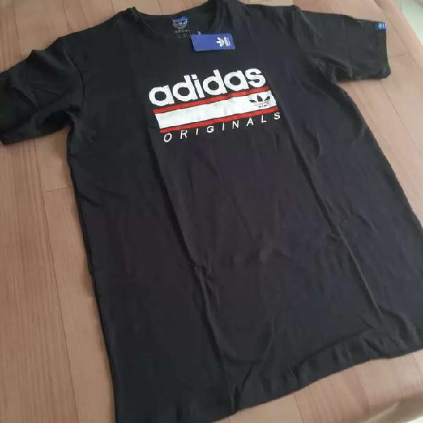 Camiseta Adidas color negro