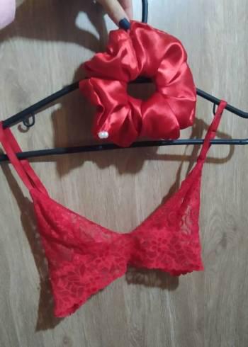 Combo: bralette y scrunchie rojo