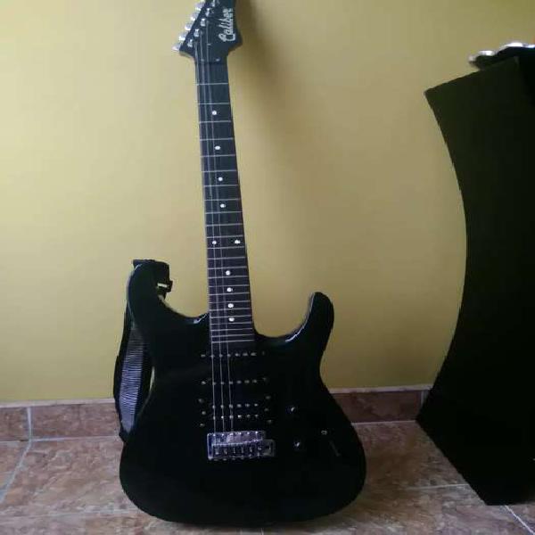 Guitarra electrica con amplificador y afinador