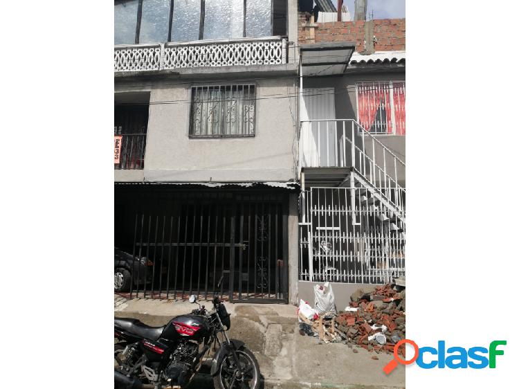 SE VENDE CASA UNIFAMILIAR DE DOS PISOS CON TERRAZA (3012878)