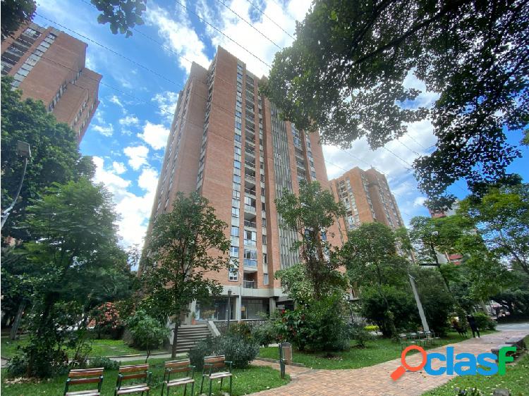 Se vende Apartamento en Suramericana 156 M² Laureles