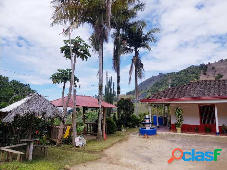 VENDO CASA DE CAMPO EN LA CEJA