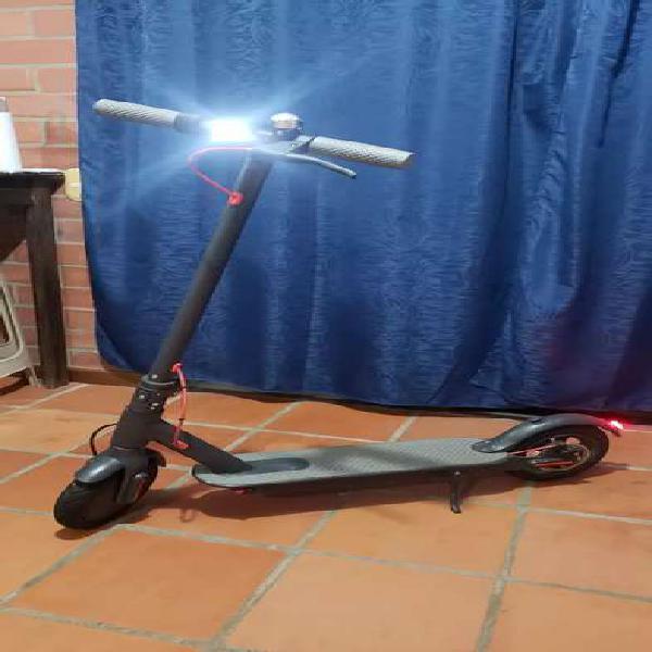 Vendo o cambio patineta electrica Xiaomi M365