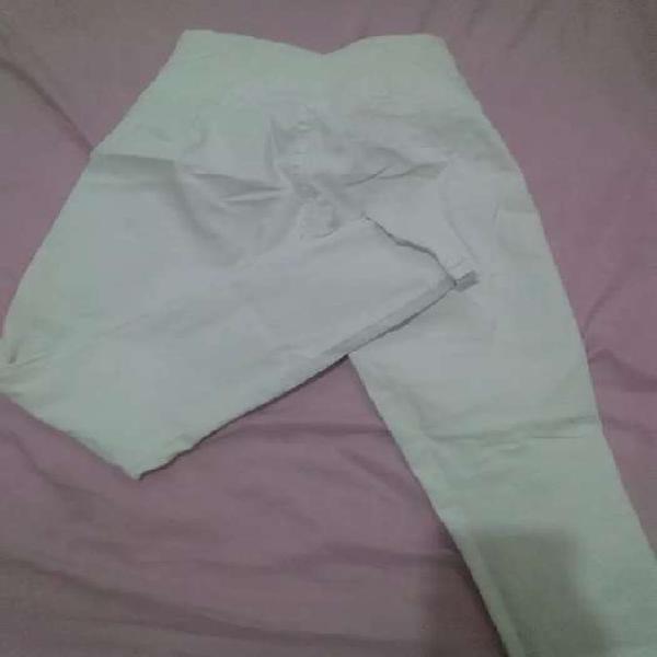 Vendo pantalones en perfecto estado blancos