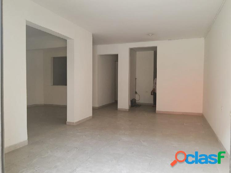 ARRIENDO LOCAL COMERCIAL- FRENTE AL CENTRO COMERCIAL LA