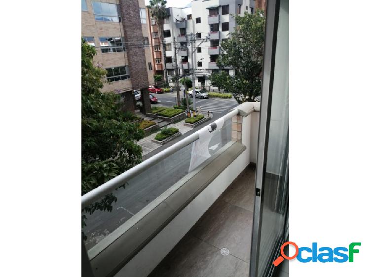 Apartamento de 3 alcobas con garaje y útil en Laureles