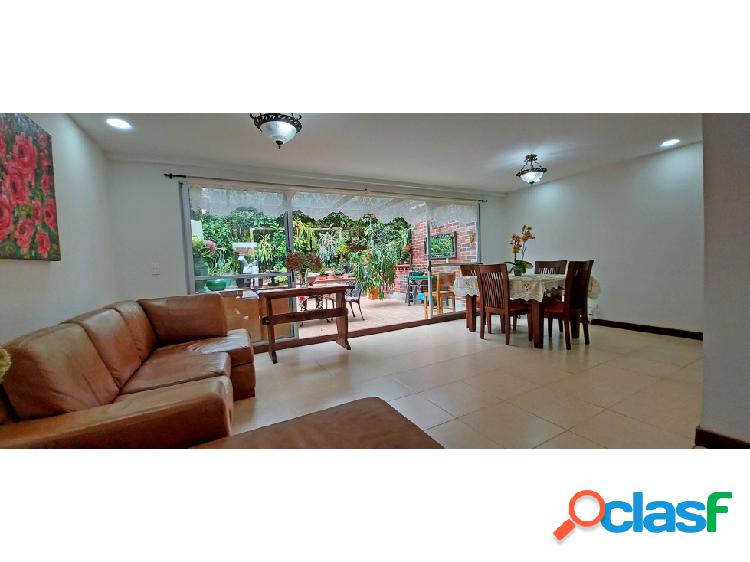 CASA EN VENTA EN LA INTERMEDIA, ENVIGADO - ANTIOQUIA.