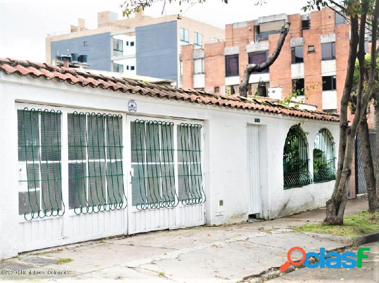Casa en Nueva Autopista(Bogota) RAH CO: 21-1244