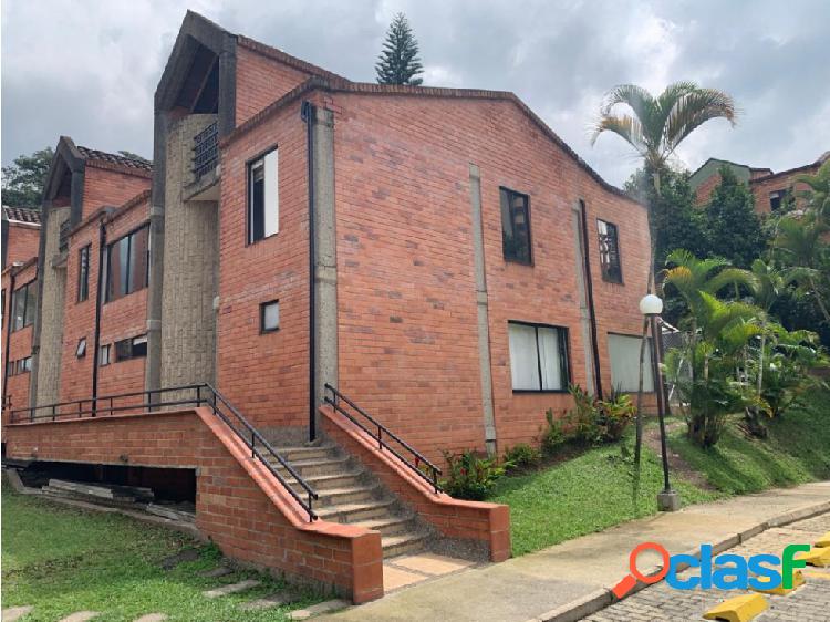 Casa en Unidad Residencial El Poblado Medellín