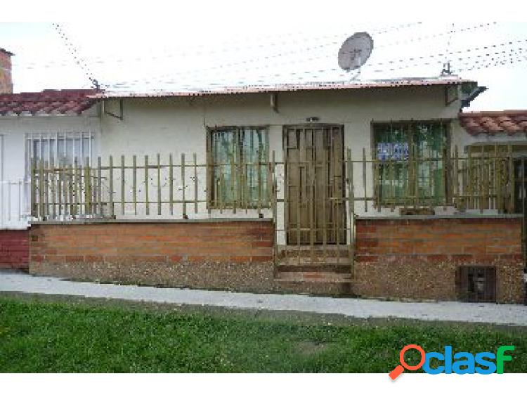 Casa en alquiler Barrio Bosques de Pinares manzana 8 casa 93
