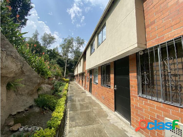 Casa en venta en Medellin Loma de los Bernal