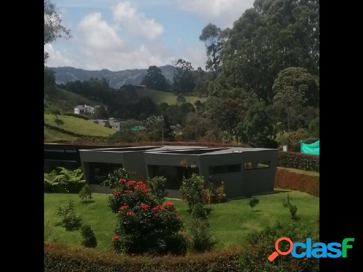 HERMOSA CASA CAMPESTRE CERCA A SAN ANTONIO DE PEREIRA