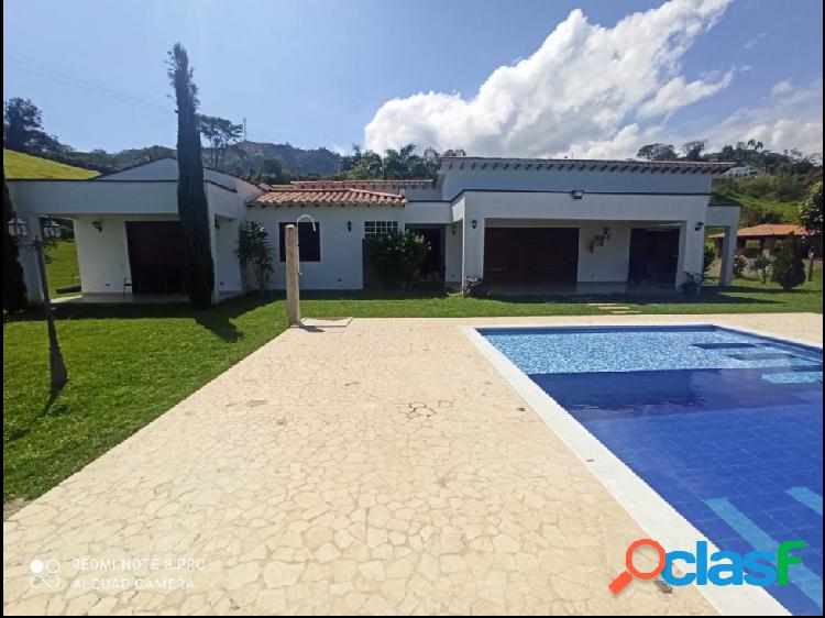 HERMOSA FINCA EN EXCELENTE CONDOMINIO EN TARSO