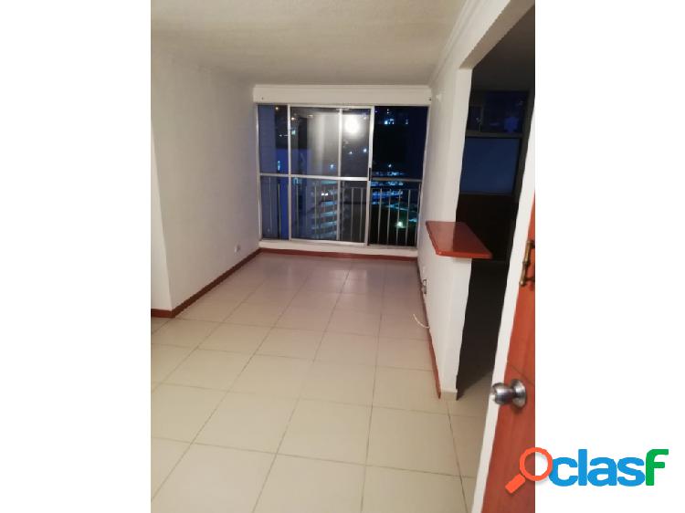 Se arrienda apartamento en Loma de los bernal