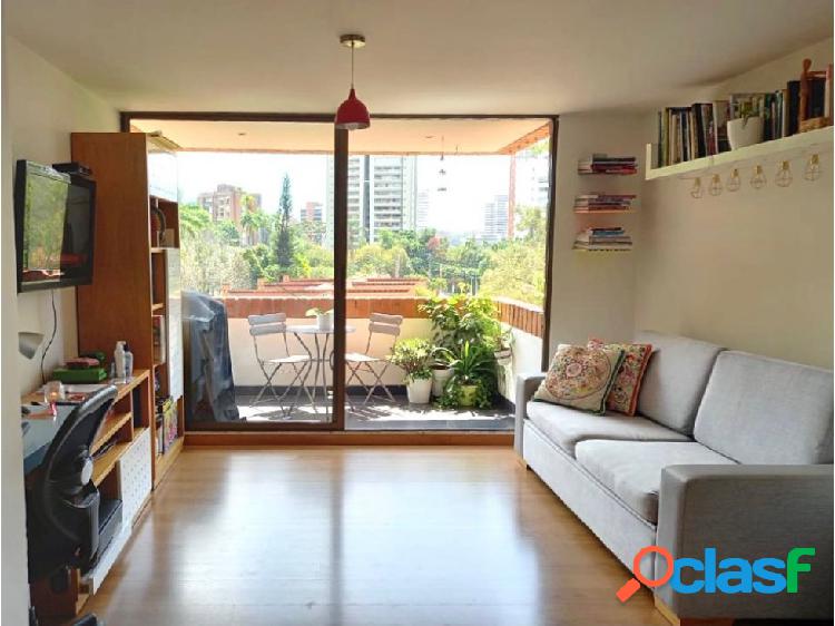 VENDO APARTAMENTO REMODELADO 2 ALCOBAS Y ALCOBA SERVICIO