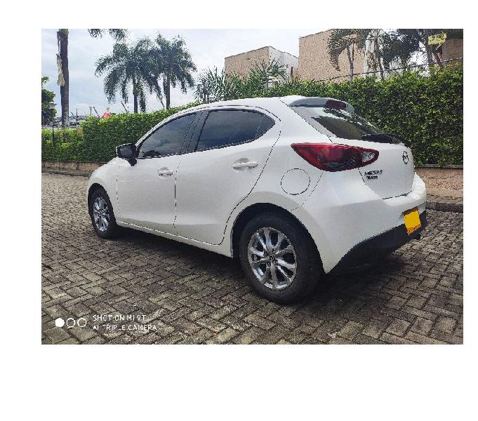 Excelente Mazda 2 Touring 2020