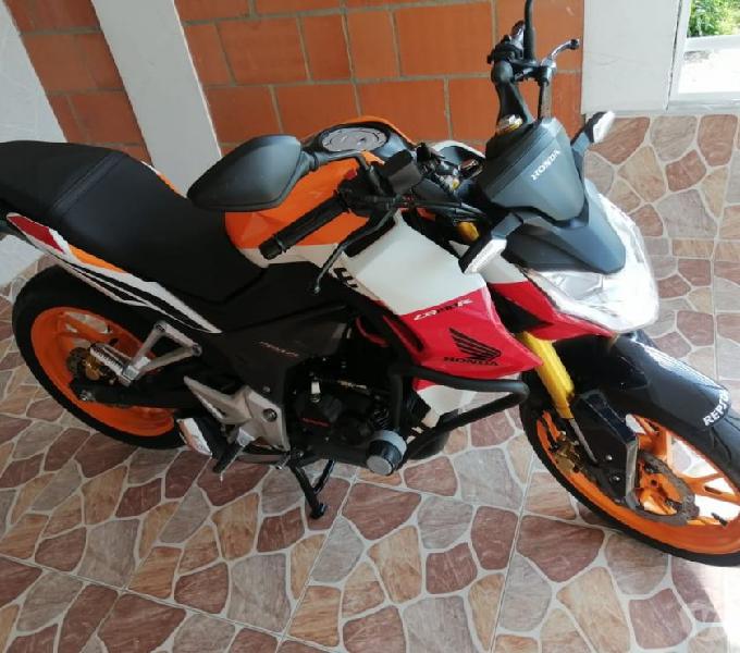 Moto Honda, modelo 2020. Único dueño