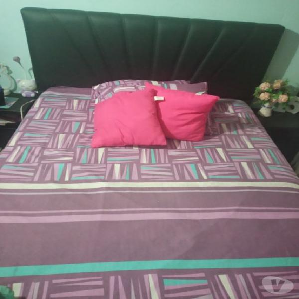 Vendo juego de cama doble color negro (usada 1 año)