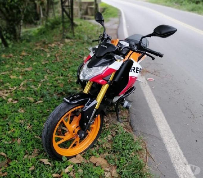 Hermosa moto Honda Cb190R Repsol