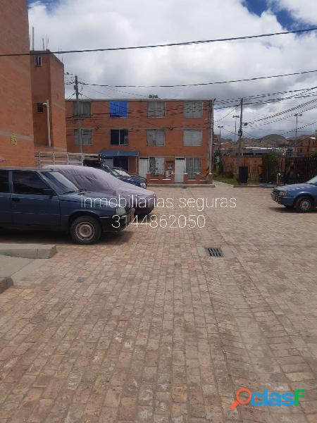 Vendo pequeña casa de una alcoba, dos plantas, $70.000.000