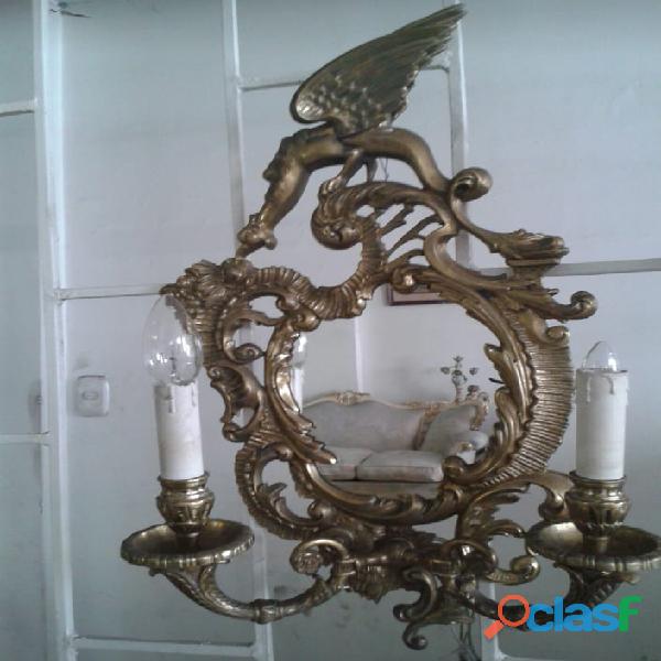 Hermoso, antiguo, y decorativo espejo con 02 candelabros,