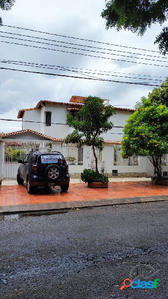 HERMOSA VIVIENDA UBICADA EN EL BARRIO GUALANDAY