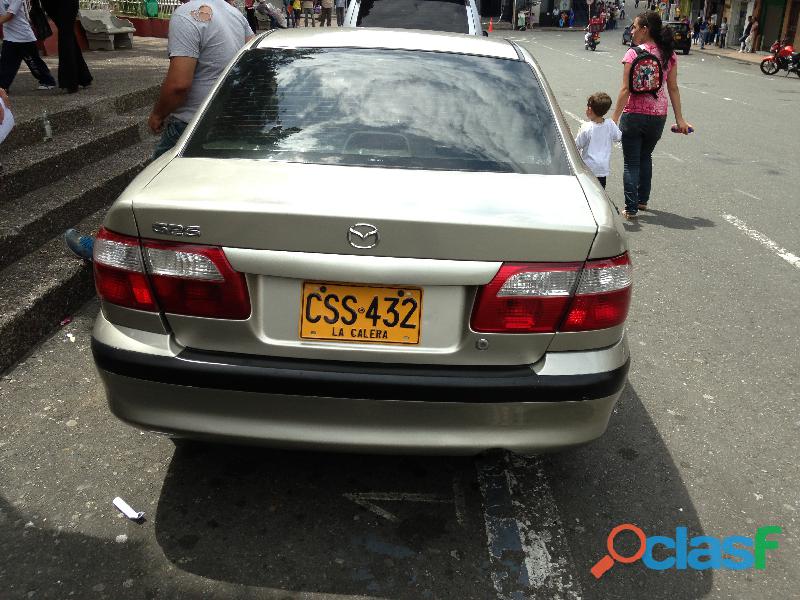 Busco al tenedor de este carro para hacer papeles urgente